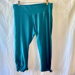 Champion C9 teal cropped strap detail on calves leggings size xl